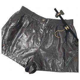 Shorts de couro preto Chanel com logo Camélia CC Tamanho 46 usado Outro