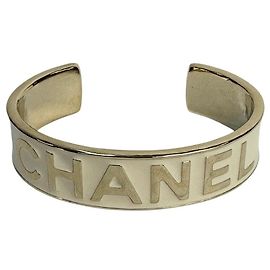 Pulseira de punho em esmalte dourado com logotipo Chanel 22S S - Usado Outro