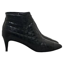 Botas Chanel 2015 com acentos de camélia – Tamanho 41 Usado Outro