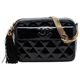 Bolsa de câmera em couro patenteado acolchoado preto CC da Chanel Preto