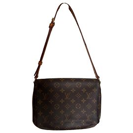 Louis Vuitton Musette Tango Marrom