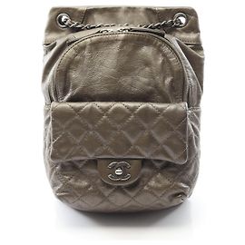 Chanel Matelassé Leder Rucksack Grün Khaki