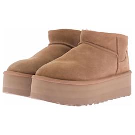 Ugg Stivali foderati "Classic Ultra Mini" con piattaforma Cammello