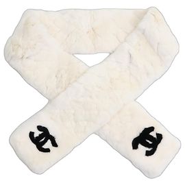 Chanel Chal de Piel de Conejo Orylag Blanco