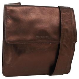 Bolsa de Ombro CHANEL de Couro Marrom CC Auth BA11861A Marrom