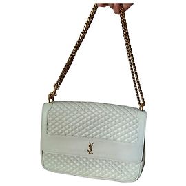 Bolsa Saint Laurent - Modelo 'Victoire' em Couro Matelassé Bege