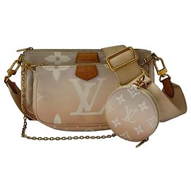 Multi Pochette Accessoires Louis Vuitton pink Monogramm riesig am Pool Pink