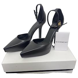 Givenchy G-Lock Black Leather Pumps Black