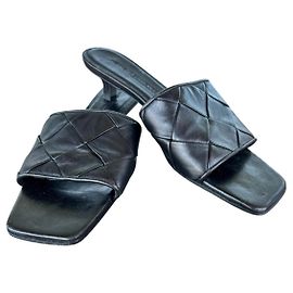 Kennel und Schmenger Black Leather Clogs Black