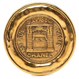 Spilla Coco Mark di Chanel D'oro
