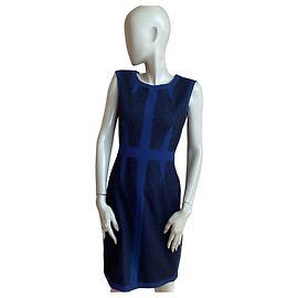 Robe BCBG Max Azria bleu profond dentelle – élégance structurée ✨ Noir Bleu Marine