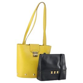 Borsa a Spalla Salvatore Ferragamo in Pelle 2 Pezzi Nero Giallo Auth YKZ815 Nero Giallo