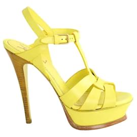 Yves Saint Laurent Tacones amarillos Amarillo
