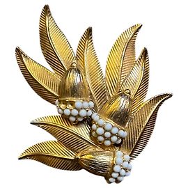 Autre Marque Broche en forme de fleur dorée Schiaparelli Autre