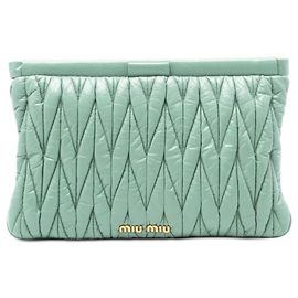 Miu Miu Grüne Matelassé Nappa Clutch Grün
