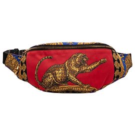 Belt bag in nylon stampato con leopardo rosso barocco Versace Rosso