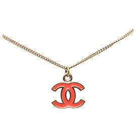 Collier Pendentif Coco Mark de Chanel Rouge Doré