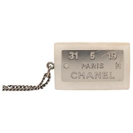 Collier Plaque Logo Chanel Blanc