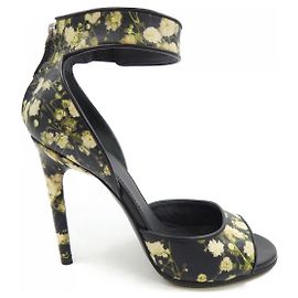 Sandálias Givenchy Preto Amarelo