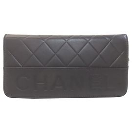 Portafoglio lungo matelassé Chanel in pelle nera Nero