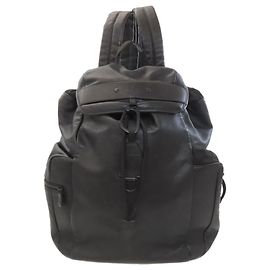 Louis Vuitton M43680 Discovery Backpack Black