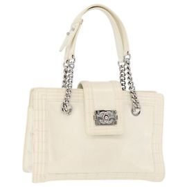 Bolsa Boy Chanel em couro patente branco com corrente, CC prateado, Auth YKZ1054A Prata Branco