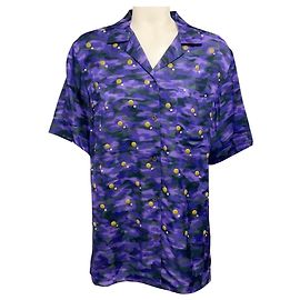 Blusa de cetim estampada em camuflagem com embellishments de studs multicoloridos de Dries van Noten Roxo