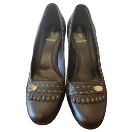 Fendi schwarze Lederschuhe mit Fransen Schwarz