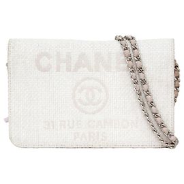 Bolsa de ombro Chanel Deauville com corrente Rosa Branco