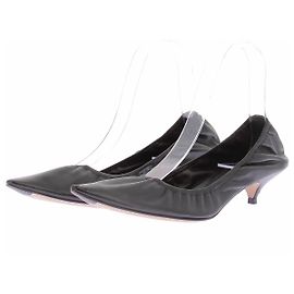 The row Tacones de cuero negro Negro
