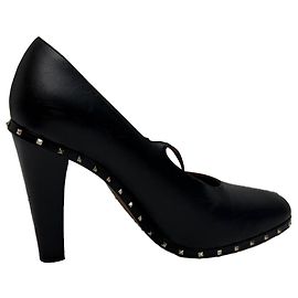 Valentino Garavani Rockstud Mary Jane Pumps in Black Leather Black