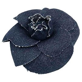 Spilla Camelia di Chanel Blu Blu navy