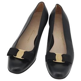 Salvatore Ferragamo Vara Ruban Escarpins Cuir 7 1/2 Noir Auth 174626A Noir
