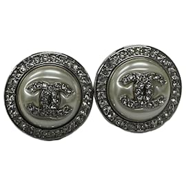 Brincos de pérolas brancas e prateadas Chanel Prata Branco