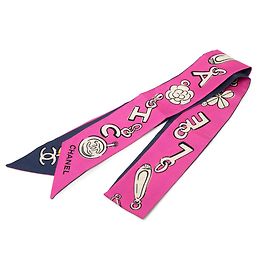 Lenço Slim de Seda com Estampa Coco Charms Rosa da Chanel Outro Azul escuro