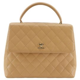 Bolsa de Mão Chanel Matelassé em Bege Bege