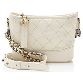 Chanel Gabrielle Petit Hobo en Cuir de Veau Vieilli Blanc