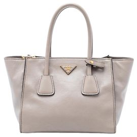 Bolsa de mão de couro glace bege com dois bolsos da Prada Bege