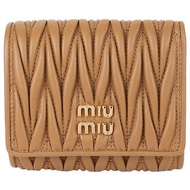 Miu Miu Pequeño monedero de cuero napa acolchado Castaño