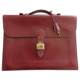 Hermès Sac à dépeches HERMES, état neuf, 1 soufflet, 2 compartiments intérieur Bordeaux