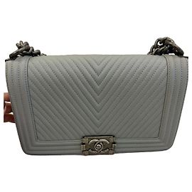 Chanel Boy Flap Bolsa em couro chevron cinza Cinza