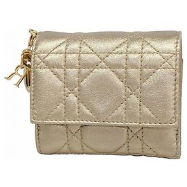 Christian Dior Geldbörse aus goldfarbenem Leder im Tri-Fold-Design Golden