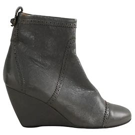 Balenciaga Botas cinzentas Cinza