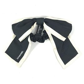 Chanel Vintage CC Coco Mark Scrunchie in Seta Nero Bianco