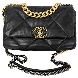 Chanel 19 Grande Bolsa de Couro de Cordeira Matelassada Preta Lisa Preto