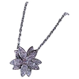 Van Cleef & Arpels Lotus Halskette aus Weißgold und Diamanten Silber