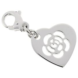Charm Camelia di Chanel in oro bianco 18K D'oro