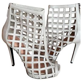 ✨ Botas de tornozelo abertas Barbara Bui em couro – saltos altos icônicos Branco