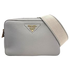 Bolsa de câmera de couro cinza Prada Marrom