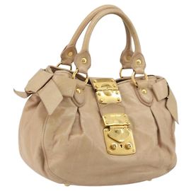 Bolso de mano Miu Miu de cuero beige dorado Auth 175444A Beige Dorado